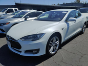 Tesla,  S 60,  2014,  белый. Запас хода от 350 км